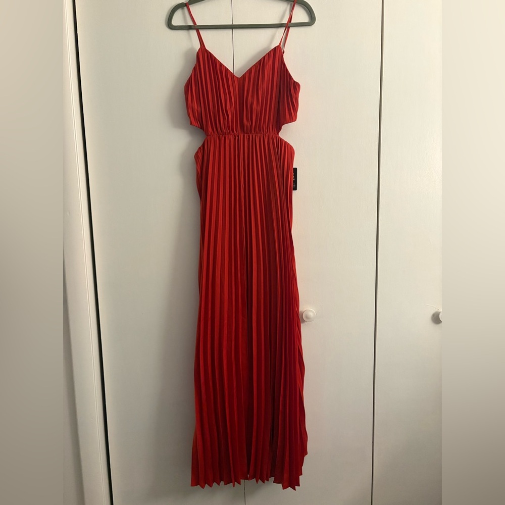 Express Red Pleated Cutout Maxi Dress Size Small NWT V-Neck Strappy Back Flowy - Picture 2 of 5